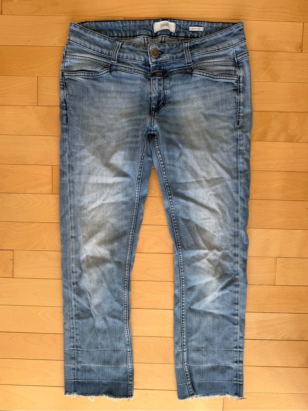 CLOSED Italy medium wash cropped frayed hem jeans size 28 raw hem